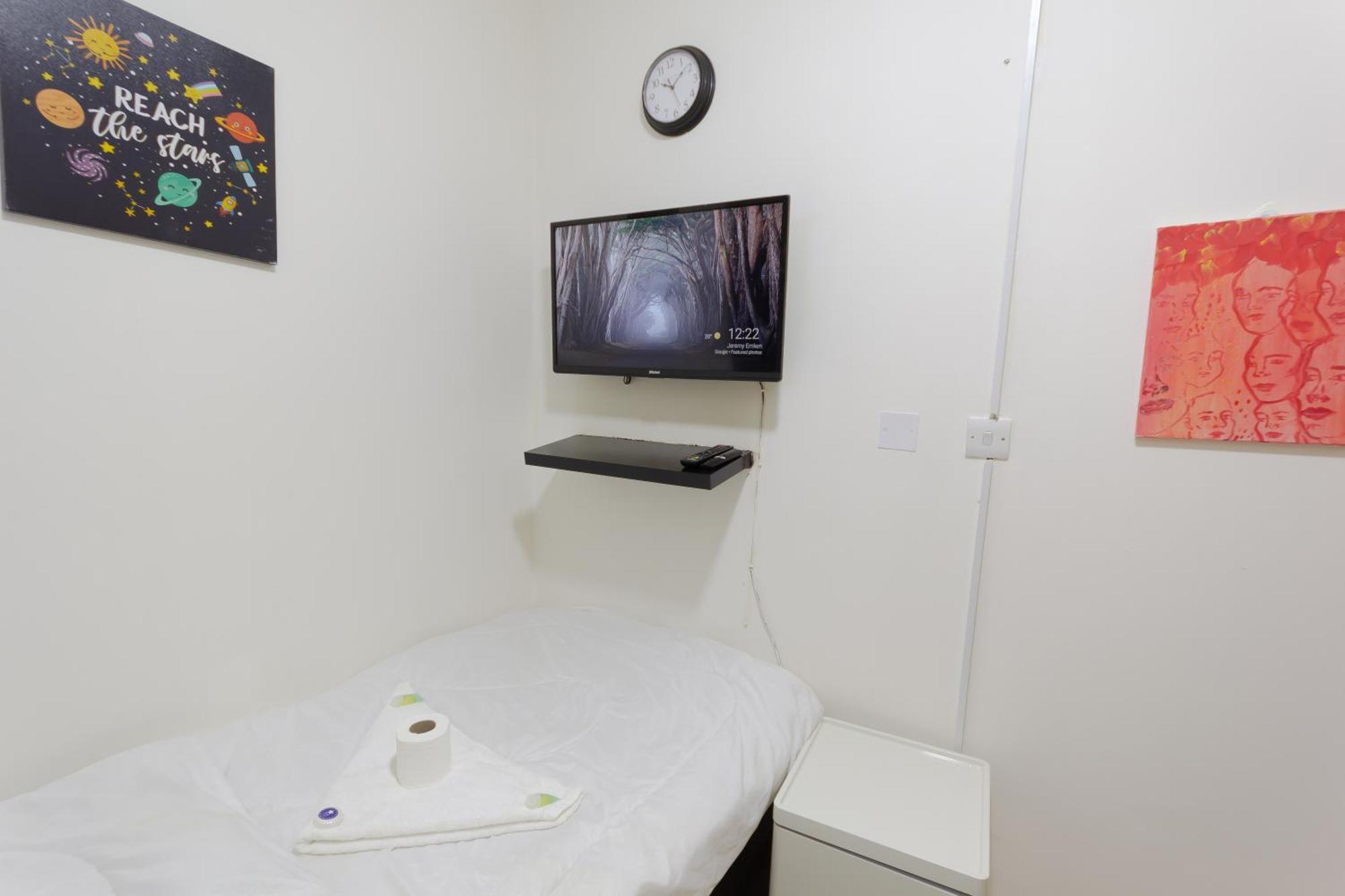 Budget Rooms With Private Bathroom For 'Girls' Only In Dubai, Marina Екстер'єр фото