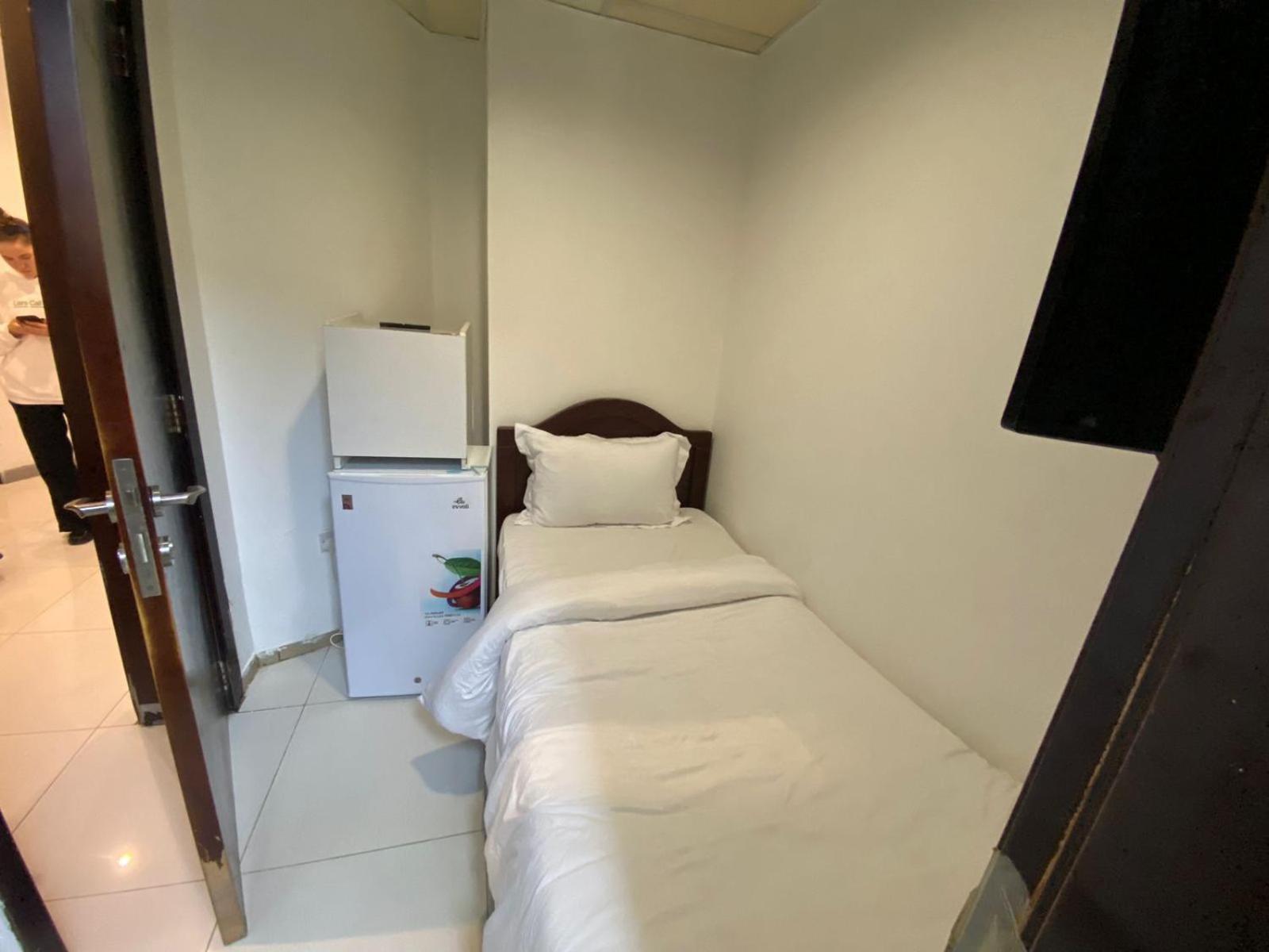 Budget Rooms With Private Bathroom For 'Girls' Only In Dubai, Marina Екстер'єр фото