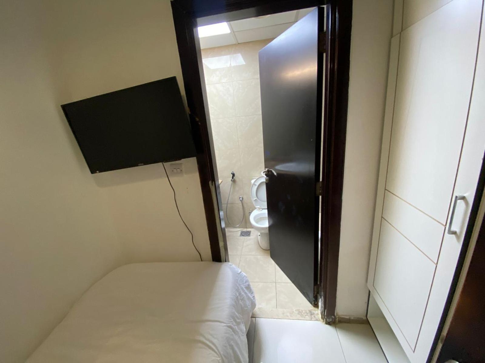 Budget Rooms With Private Bathroom For 'Girls' Only In Dubai, Marina Екстер'єр фото