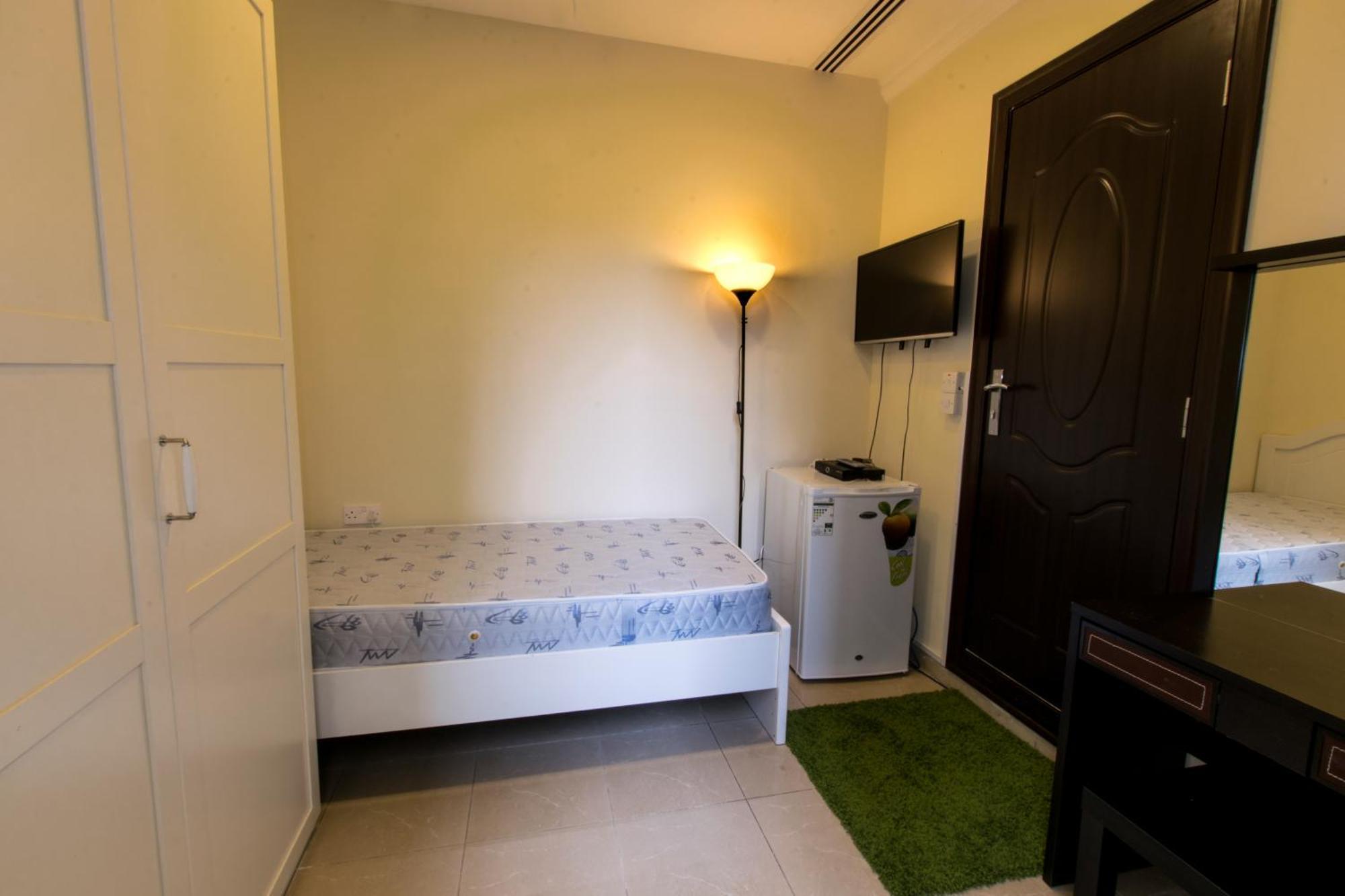 Budget Rooms With Private Bathroom For 'Girls' Only In Dubai, Marina Екстер'єр фото