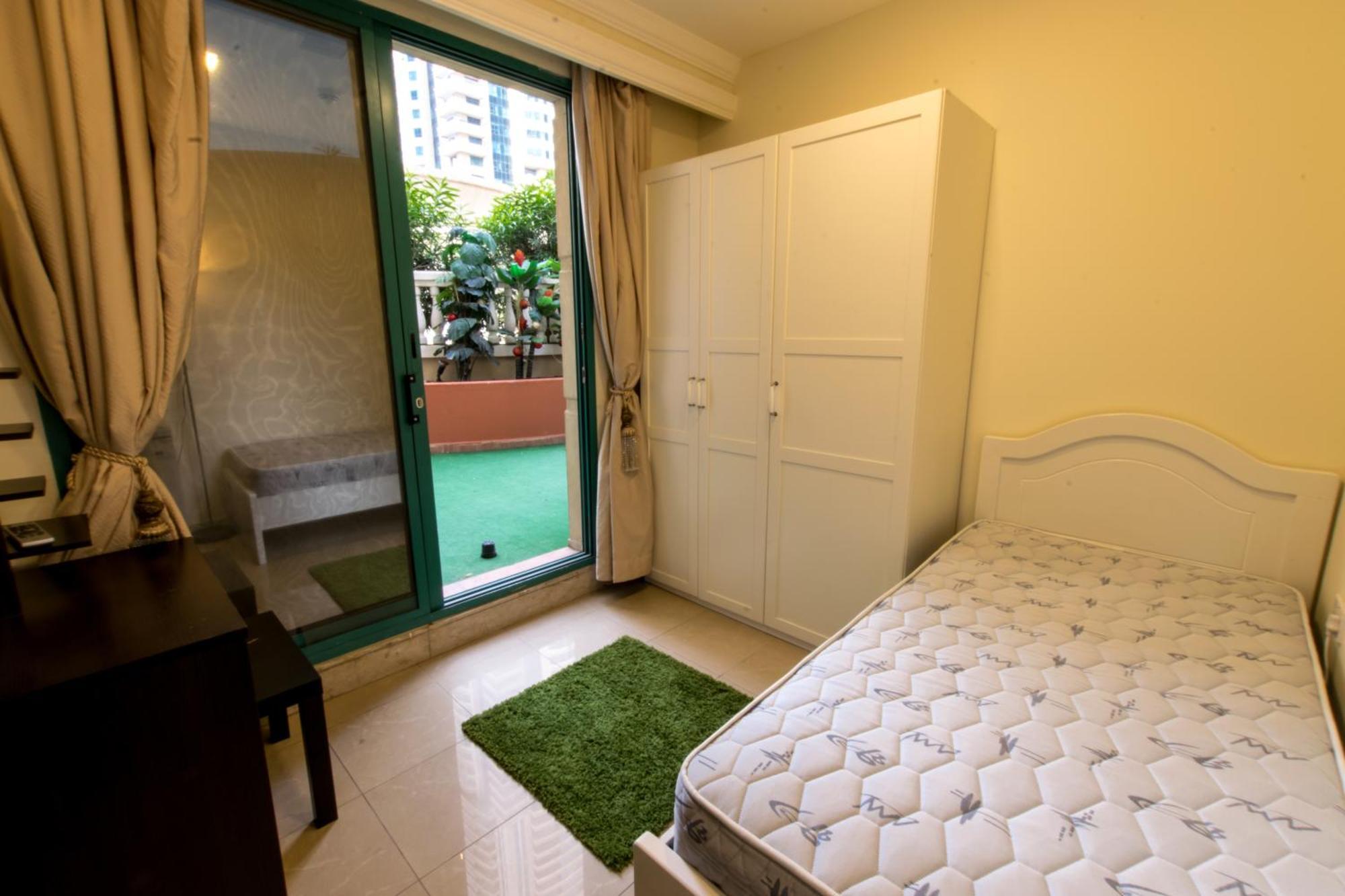 Budget Rooms With Private Bathroom For 'Girls' Only In Dubai, Marina Екстер'єр фото