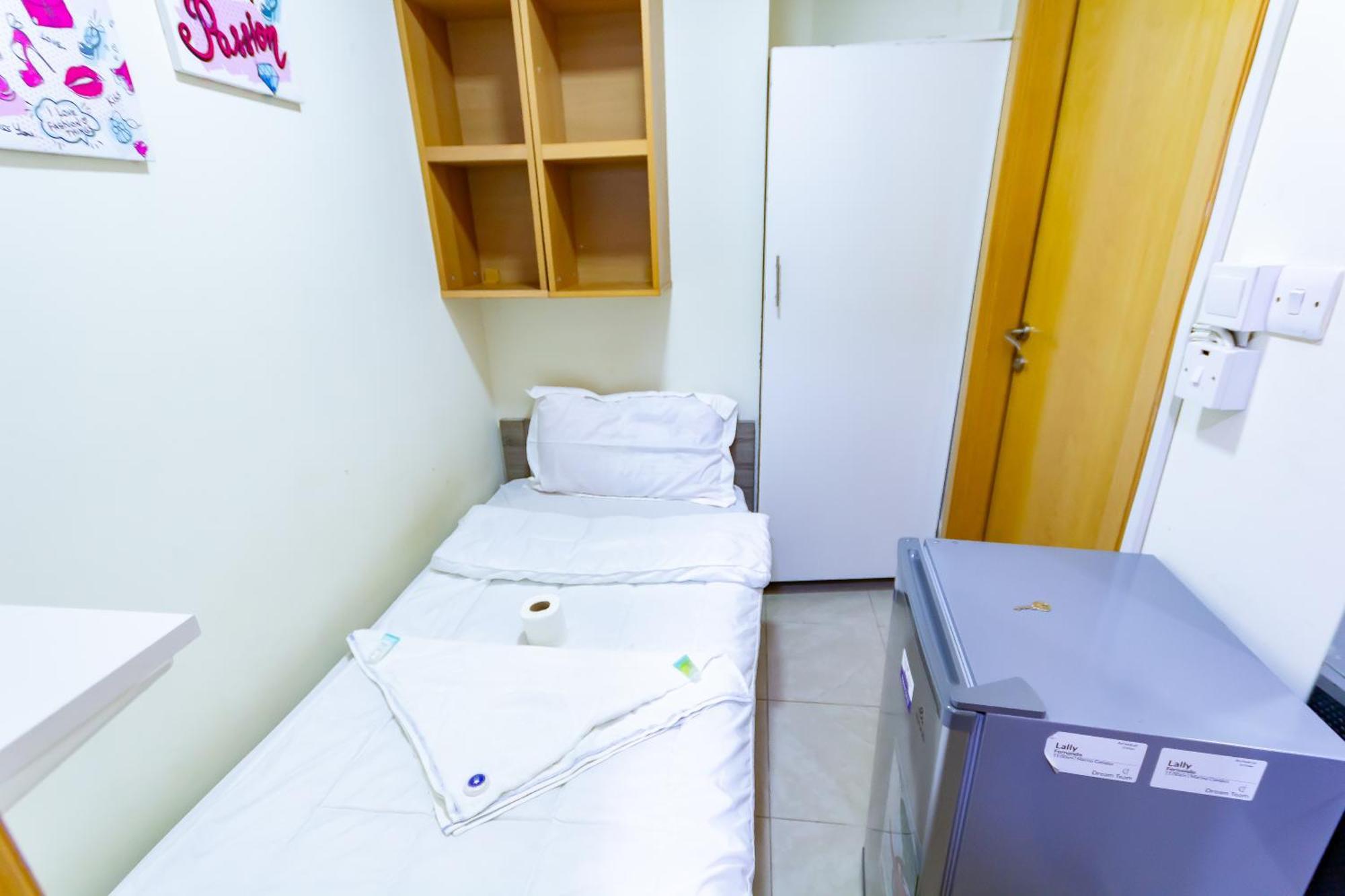 Budget Rooms With Private Bathroom For 'Girls' Only In Dubai, Marina Екстер'єр фото