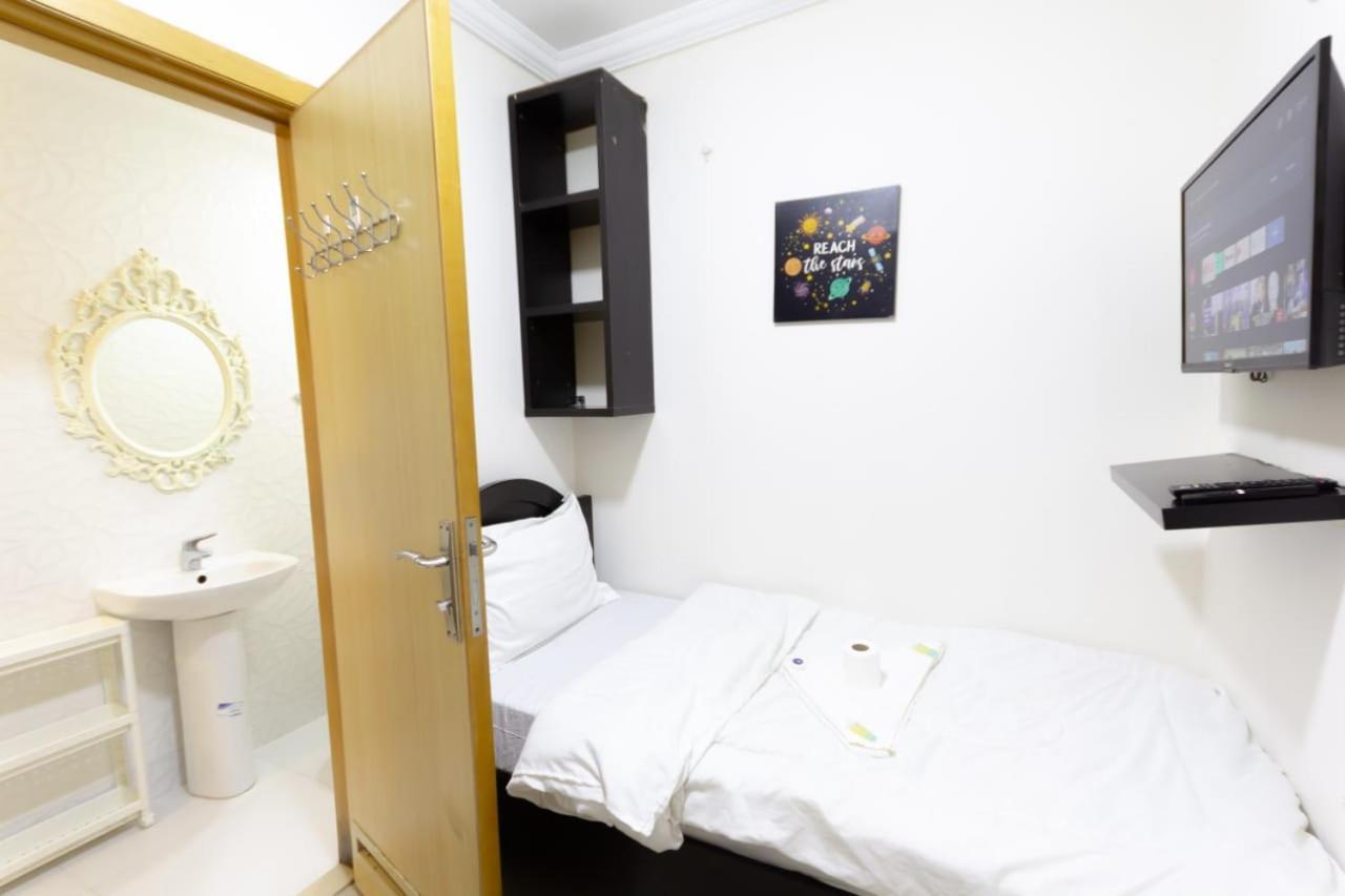 Budget Rooms With Private Bathroom For 'Girls' Only In Dubai, Marina Екстер'єр фото