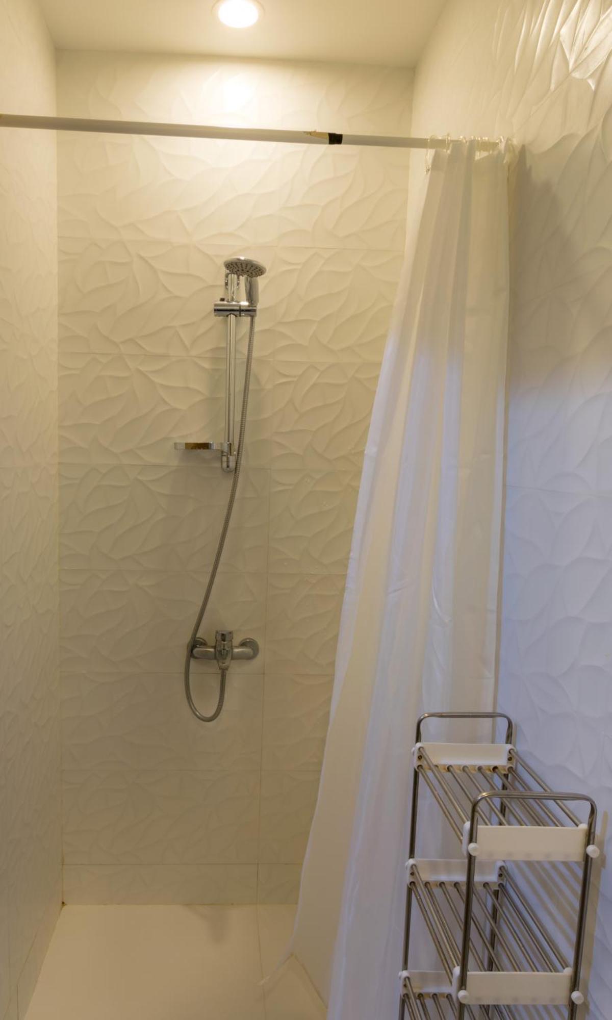 Budget Rooms With Private Bathroom For 'Girls' Only In Dubai, Marina Екстер'єр фото