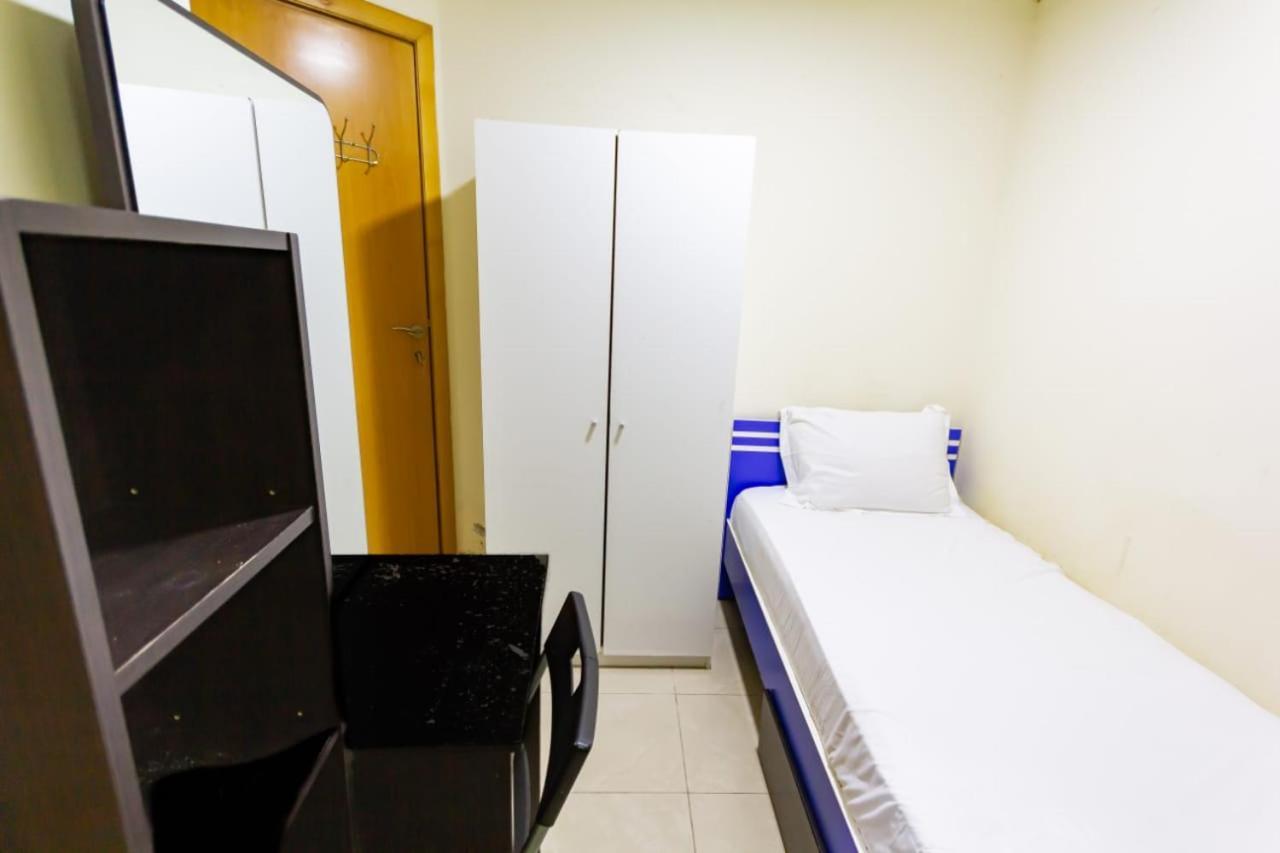 Budget Rooms With Private Bathroom For 'Girls' Only In Dubai, Marina Екстер'єр фото