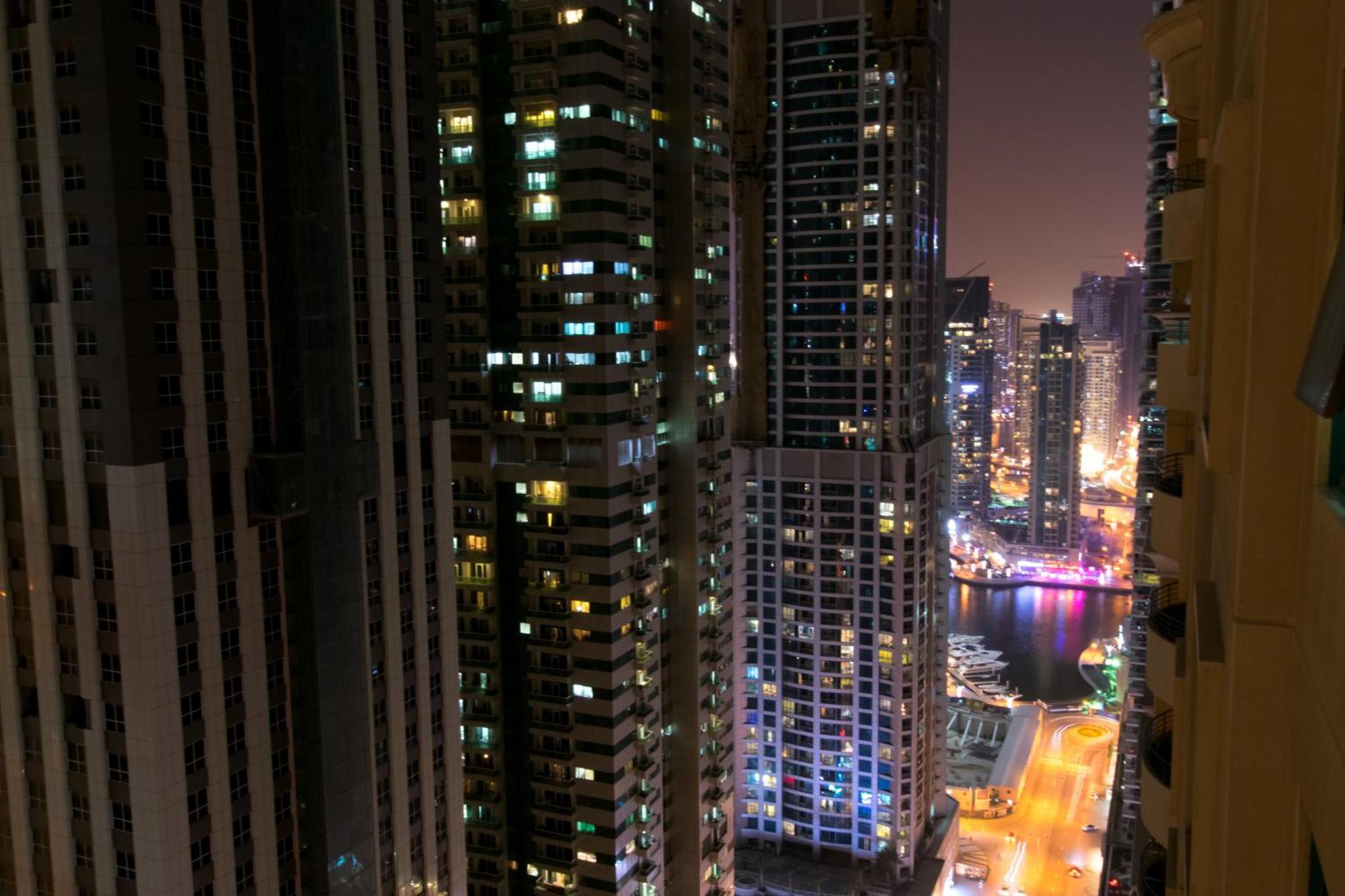 Budget Rooms With Private Bathroom For 'Girls' Only In Dubai, Marina Екстер'єр фото