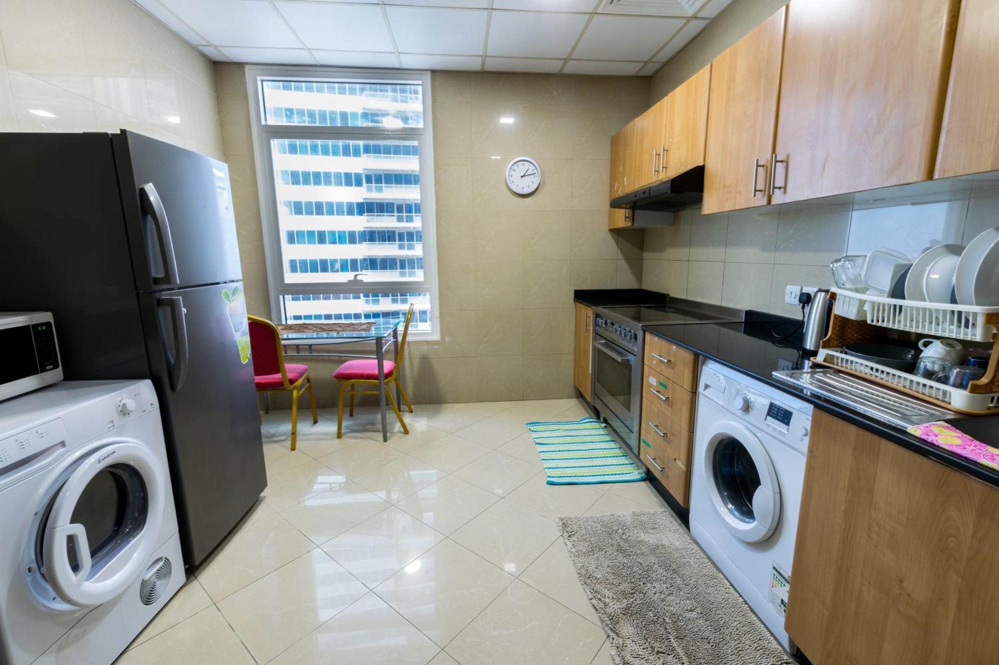 Budget Rooms With Private Bathroom For 'Girls' Only In Dubai, Marina Екстер'єр фото