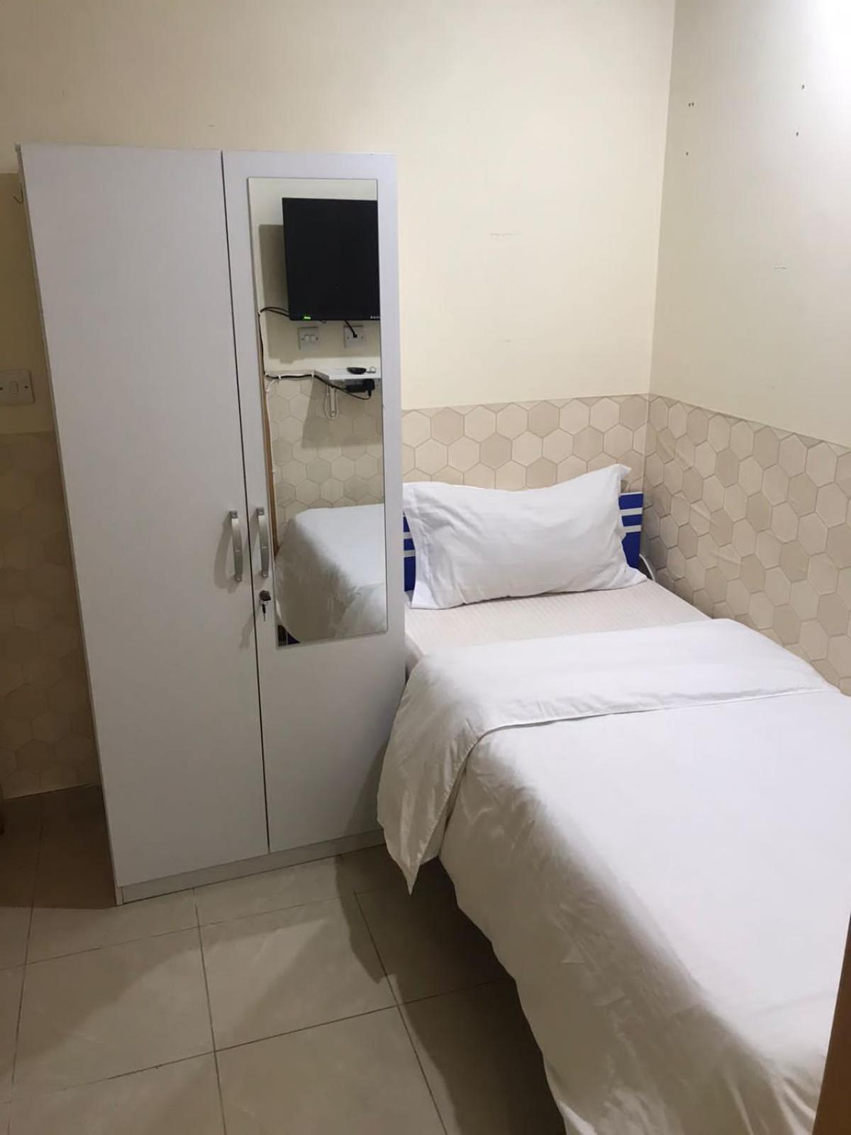 Budget Rooms With Private Bathroom For 'Girls' Only In Dubai, Marina Екстер'єр фото