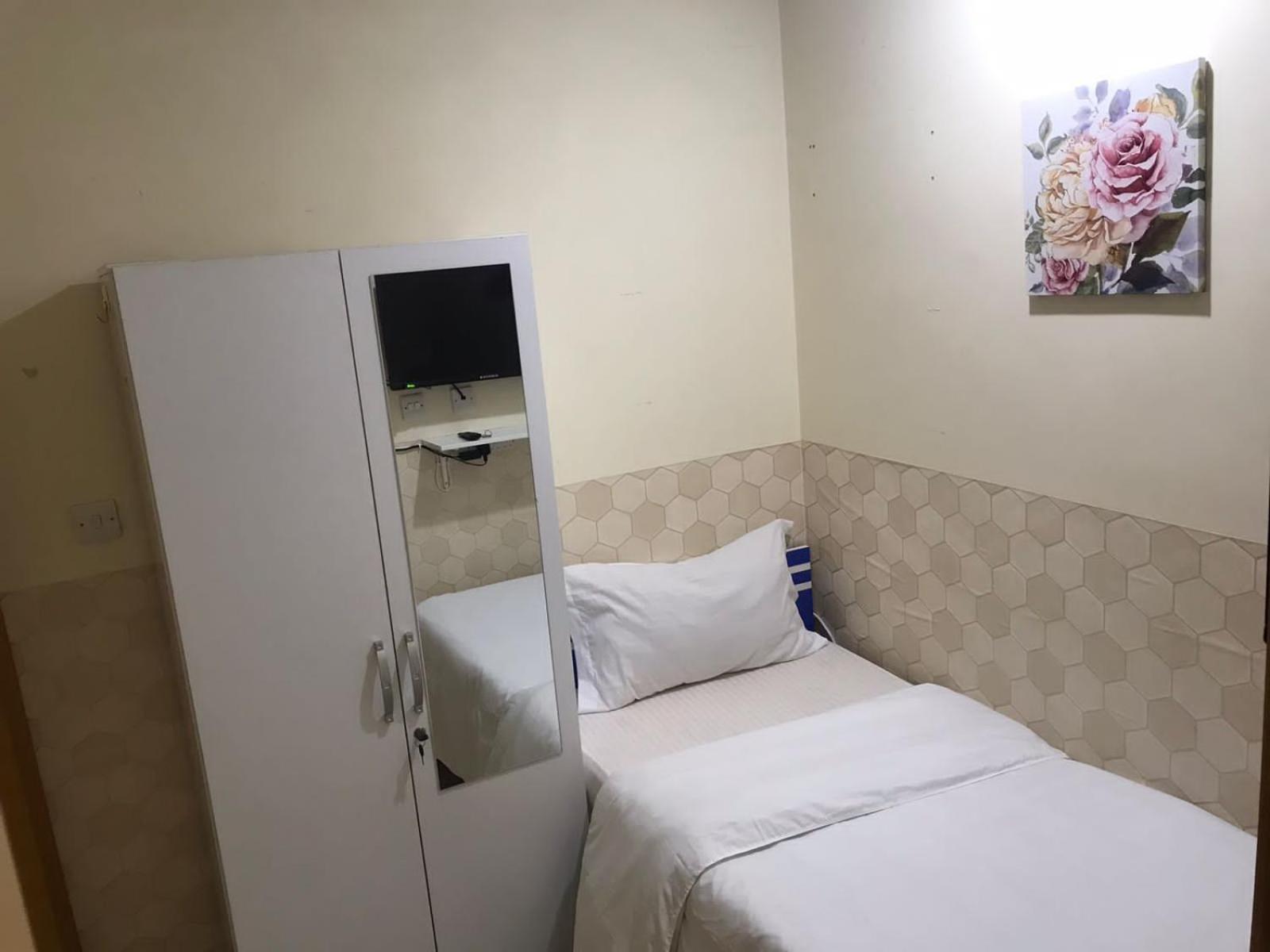 Budget Rooms With Private Bathroom For 'Girls' Only In Dubai, Marina Екстер'єр фото
